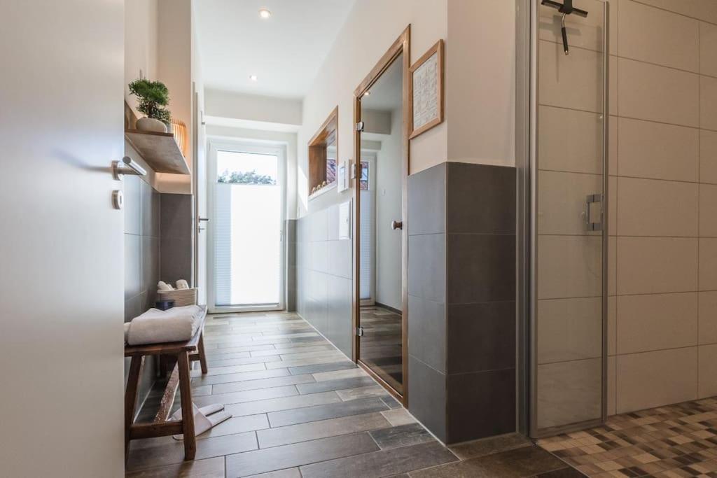 5 Sterne-Ferienhaus Eisvogel Am See Mit Sauna Und Kamin 크라코프암지 외부 사진